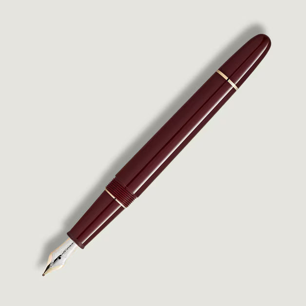 Montblanc Meisterstück Burgundy Red Classique Fountain Pen