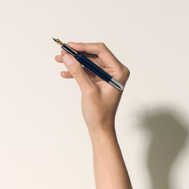 Montblanc Meisterstück Around the World in 80 Days Doué Classique Fountain Pen