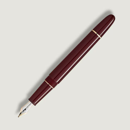 Montblanc Meisterstück Burgundy Red Classique Fountain Pen